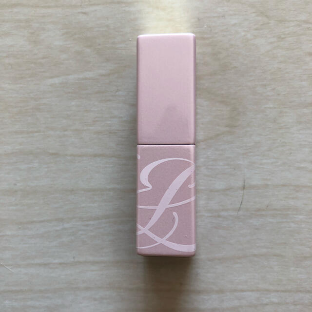 Estee Lauder(エスティローダー)の新品未使用　エスティ ローダー ピュア カラー  エンヴィ　リップ　バーム コスメ/美容のスキンケア/基礎化粧品(リップケア/リップクリーム)の商品写真