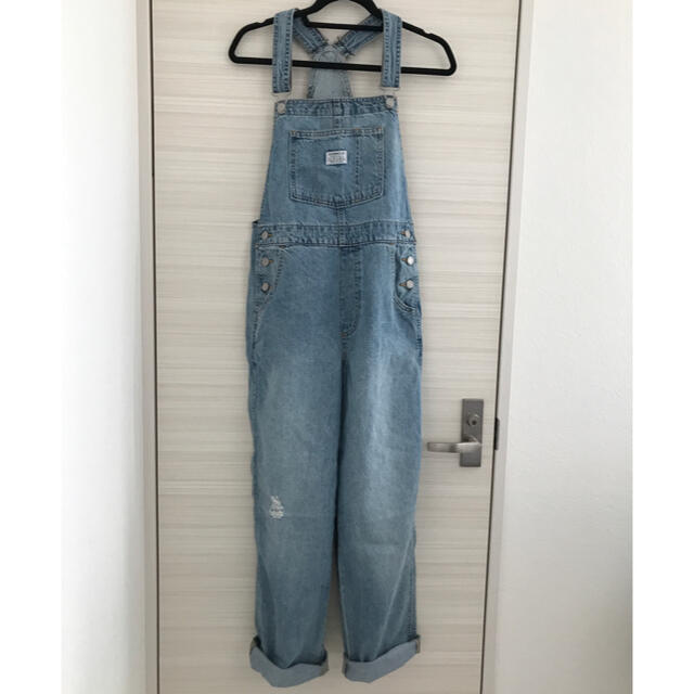 Levi's(リーバイス)のオーバーオール　新品未使用　Ｓサイズ　リーバイス　サロペット レディースのパンツ(サロペット/オーバーオール)の商品写真