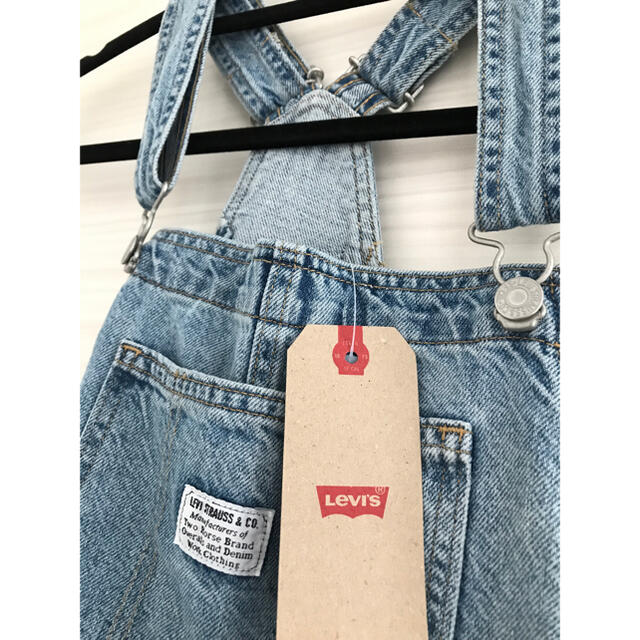 Levi's(リーバイス)のオーバーオール　新品未使用　Ｓサイズ　リーバイス　サロペット レディースのパンツ(サロペット/オーバーオール)の商品写真