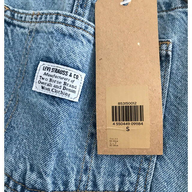 Levi's(リーバイス)のオーバーオール　新品未使用　Ｓサイズ　リーバイス　サロペット レディースのパンツ(サロペット/オーバーオール)の商品写真