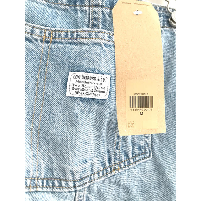 Levi's(リーバイス)のオーバーオール　新品未使用　リーバイス　Mサイズ　サロペット レディースのパンツ(サロペット/オーバーオール)の商品写真