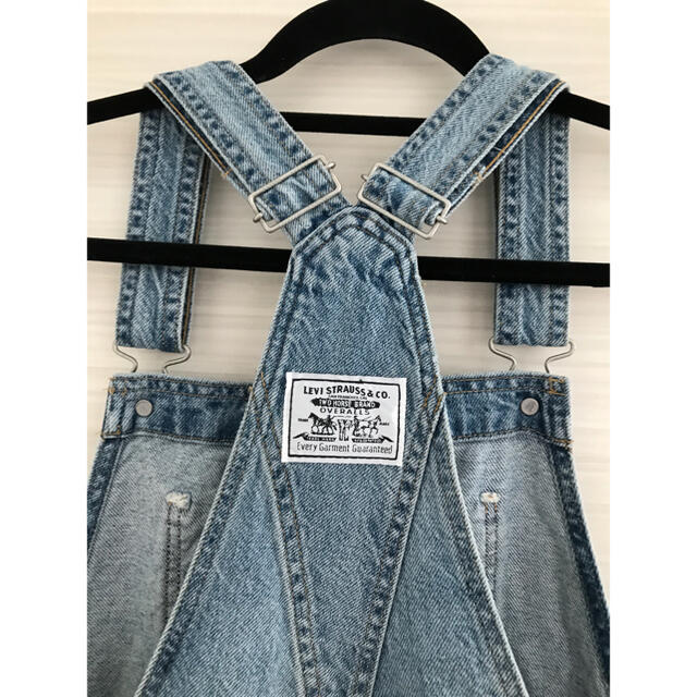 Levi's(リーバイス)のオーバーオール　新品未使用　リーバイス　Mサイズ　サロペット レディースのパンツ(サロペット/オーバーオール)の商品写真