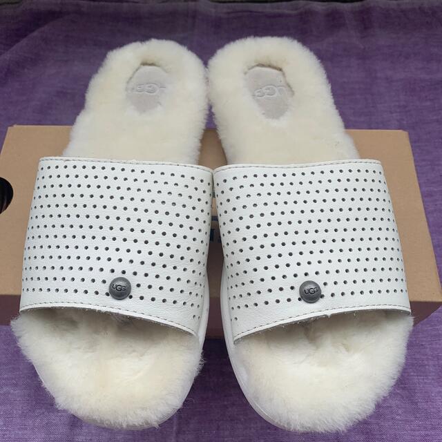 ☆新品　UGG ムートンファーサンダル