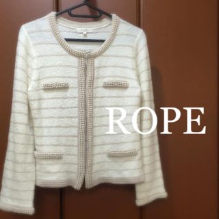 ロペ(ROPE’)のロペ＊ビジュー付きノーカラージャケット(ノーカラージャケット)