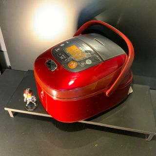 トウシバ(東芝)のTOSHIBA  真空IH 炊飯器　RC-10VRF グランレッド　5合炊き(炊飯器)