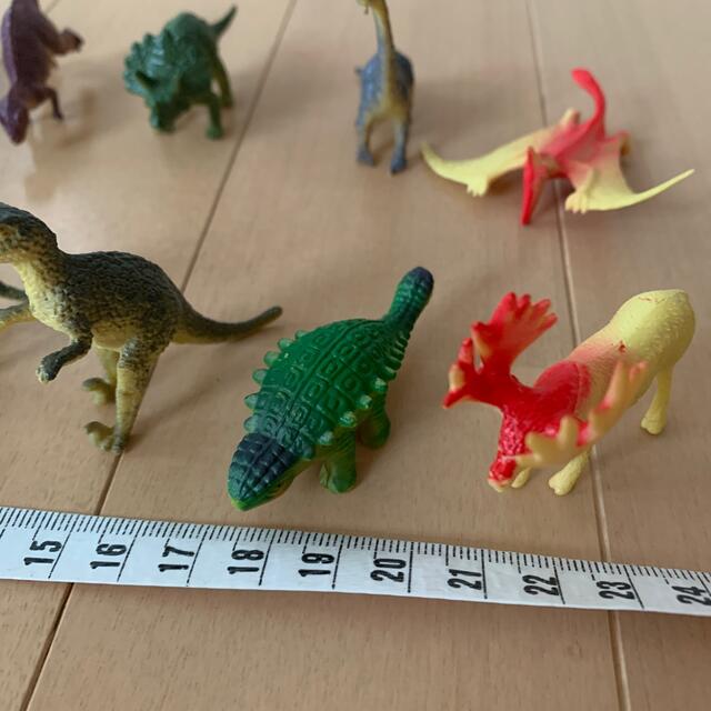 恐竜フィギア　13個　新品 ハンドメイドのおもちゃ(フィギュア)の商品写真