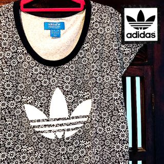 アディダス(adidas)のアディダス オリジナルス モノトーン 花柄 Tシャツ ジャージ パーカー (Tシャツ(半袖/袖なし))