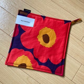 マリメッコ(marimekko)のmarimekko プラム×レッド　鍋しき(収納/キッチン雑貨)