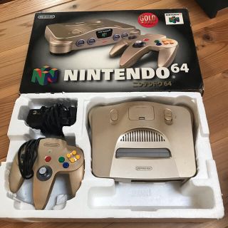 ニンテンドウ64(NINTENDO 64)の任天堂　64 ゴールド　コントローラー2個(家庭用ゲーム機本体)