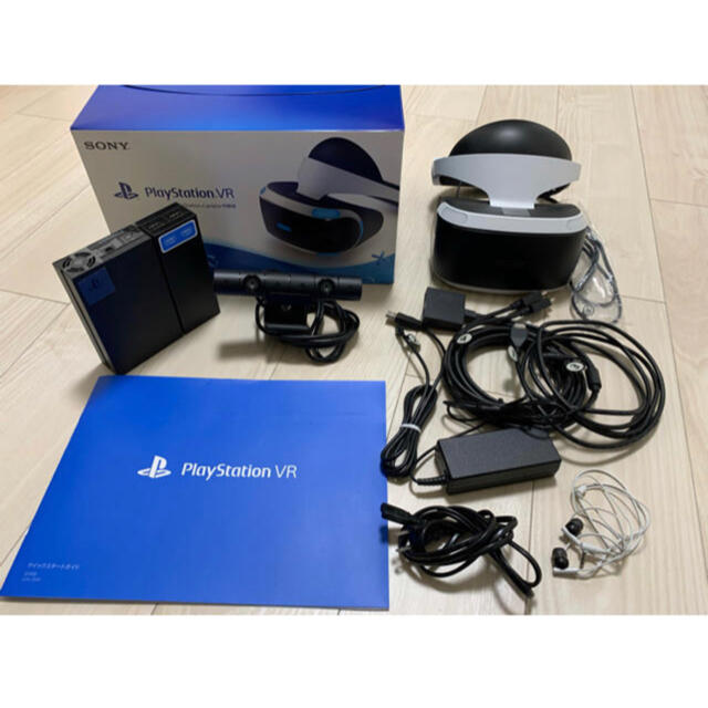 PlayStation VR(プレイステーションヴィーアール)のPS VR カメラ同梱版 エンタメ/ホビーのゲームソフト/ゲーム機本体(家庭用ゲーム機本体)の商品写真