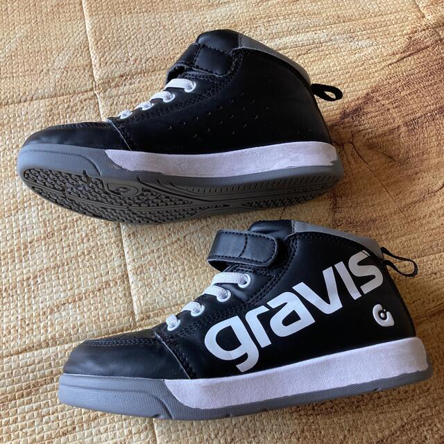 gravis(グラビス)のGRAVISのハイカットスニーカー⭐︎20センチ キッズ/ベビー/マタニティのキッズ靴/シューズ(15cm~)(スニーカー)の商品写真