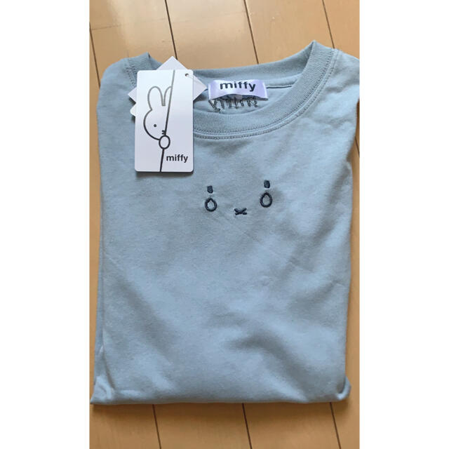 Avail(アベイル)のミッフィー　半袖Tシャツ　M  アベイル　新品未使用 レディースのトップス(Tシャツ(半袖/袖なし))の商品写真