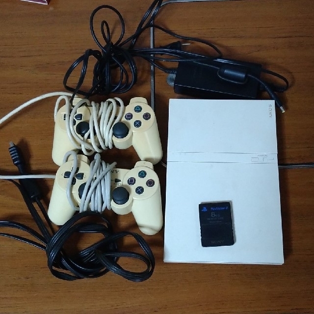 PlayStation2(プレイステーション2)のPS2 薄型　本体　動作確認済 エンタメ/ホビーのゲームソフト/ゲーム機本体(家庭用ゲーム機本体)の商品写真