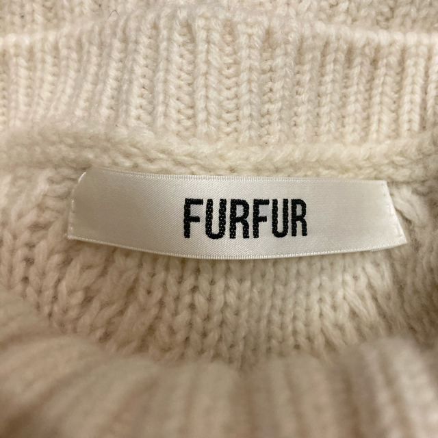 fur fur(ファーファー)の逃げ恥 ガッキー着用 furfur ニットワンピース 白 レディースのワンピース(ひざ丈ワンピース)の商品写真