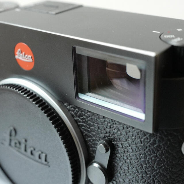 LEICA(ライカ)のLeica M10 ブラッククローム　Arte di manoケース付き スマホ/家電/カメラのカメラ(ミラーレス一眼)の商品写真