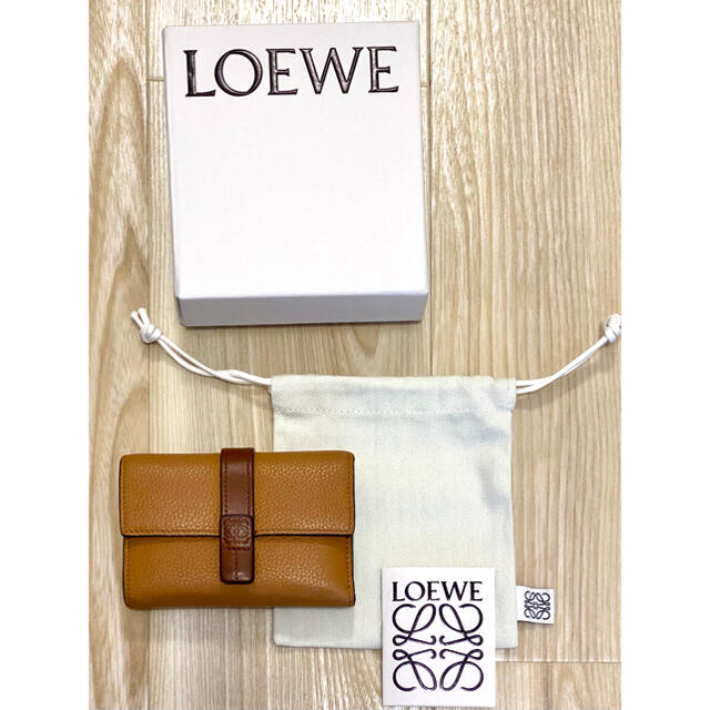 LOEWE(ロエベ)のloewe バーティカル　ウォレット　財布 レディースのファッション小物(財布)の商品写真