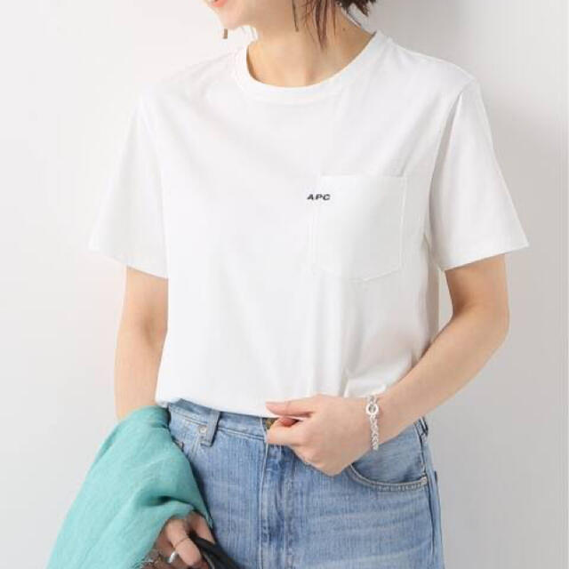 A.P.C(アーペーセー)のアーペーセー　A.P.C. 刺繍ポケット　白t レディースのトップス(Tシャツ(半袖/袖なし))の商品写真