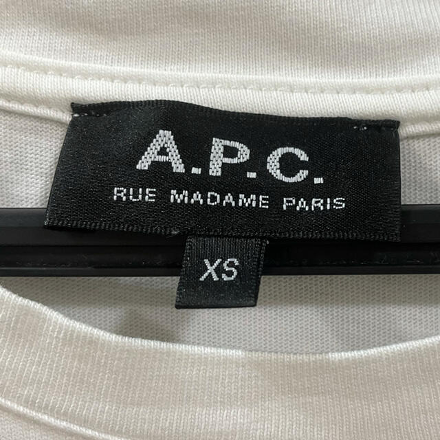 A.P.C(アーペーセー)のアーペーセー　A.P.C. 刺繍ポケット　白t レディースのトップス(Tシャツ(半袖/袖なし))の商品写真