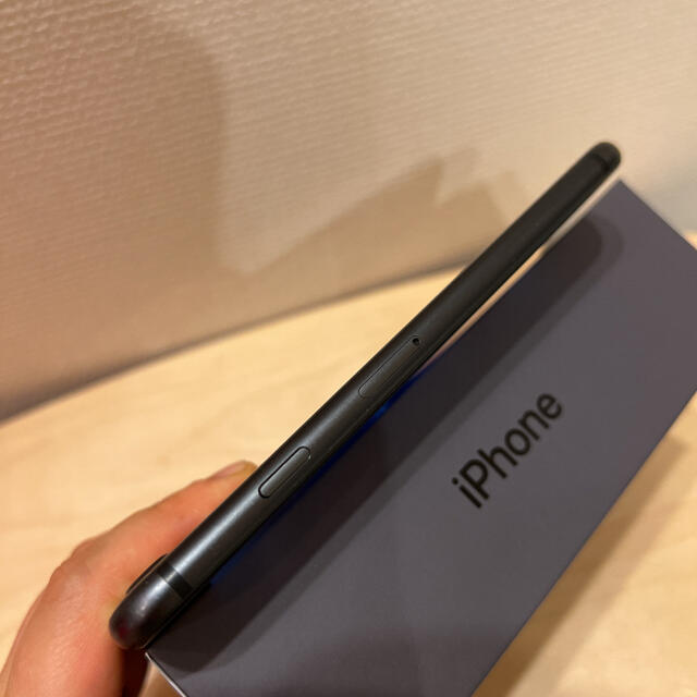 週末割引【美品】iPhone8  256GB SIMロック解除済