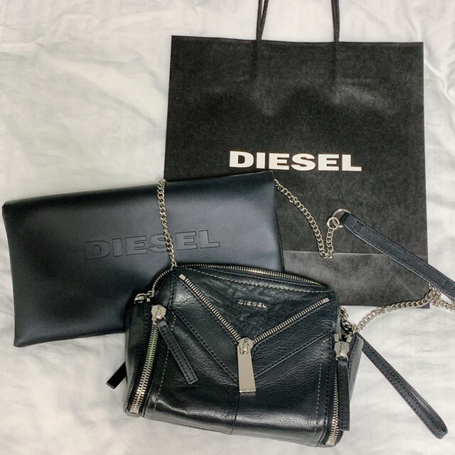 diesel チェーンショルダーバッグ ブラック プレゼントラッピング