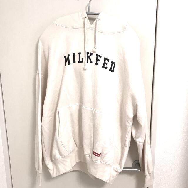 MILKFED.(ミルクフェド)のMILKFED. TROOP SWEAT HOODIE パーカー アイボリー  レディースのトップス(パーカー)の商品写真