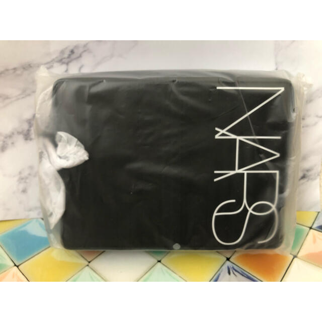 NARS(ナーズ)のNARS 20周年　特製　ポーチ　ノベルティ　大きめ　黒　ロゴ　チャーム　ナーズ レディースのファッション小物(ポーチ)の商品写真