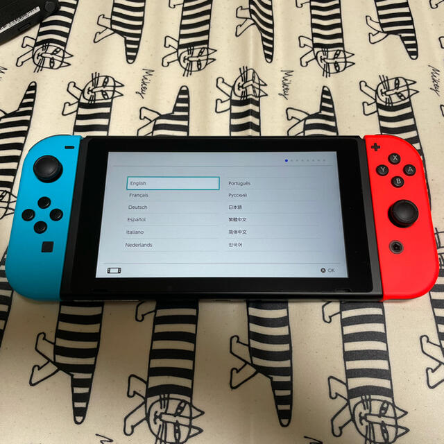 送料無料　Nintendo Switch 本体(L) ブルー/(R) レッド