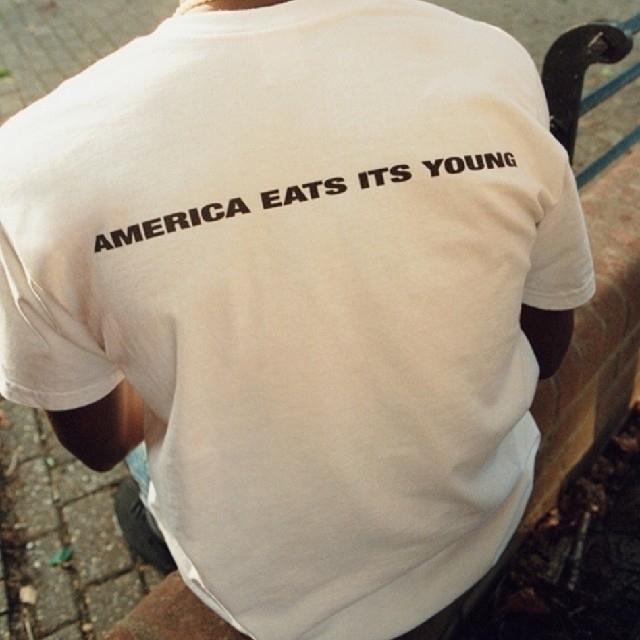 新品定番 Supreme Supreme America Eats Its Young Tee ホワイトMの通販 by たまのみらい ONLINE STORE｜シュプリームならラクマ - SALE豊富な