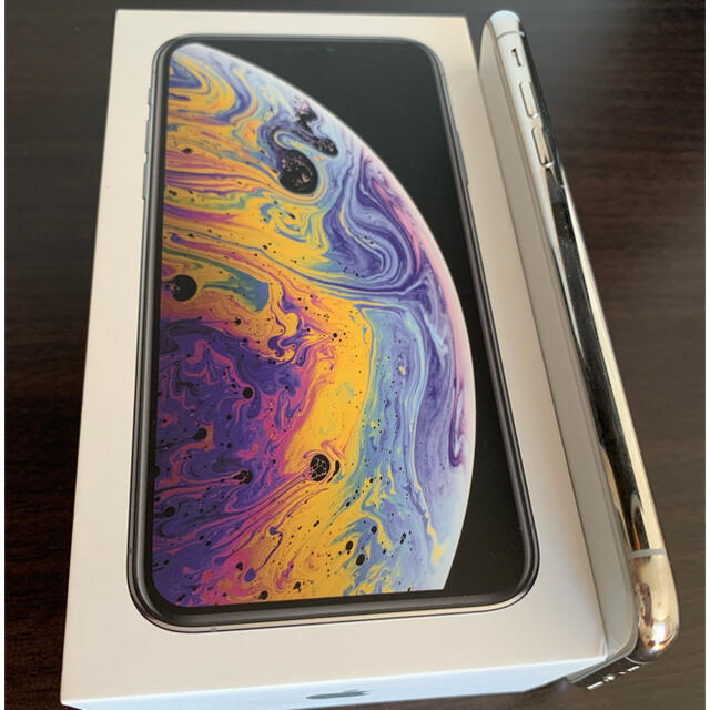 Apple(アップル)のiPhone Xs Silver 64 GB SIMフリー  スマホ/家電/カメラのスマートフォン/携帯電話(スマートフォン本体)の商品写真