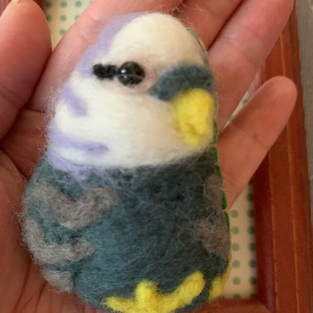 羊毛フェルト　ハンドメイド　ブローチ　インコ ハンドメイドのアクセサリー(コサージュ/ブローチ)の商品写真