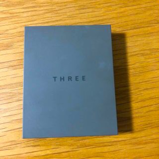 スリー(THREE)のTHREE シマリンググローデュオ　01(フェイスカラー)