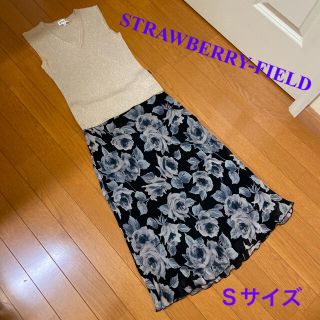 ストロベリーフィールズ(STRAWBERRY-FIELDS)の【ストロベリーフィールズ】美品❣️ロングスカート　ブラック・花柄　Sサイズ(ロングスカート)