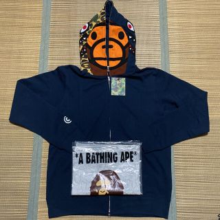 アベイシングエイプ(A BATHING APE)のAPE BAPE KAWS SHARK HOODIE シャークパーカー　XL(パーカー)