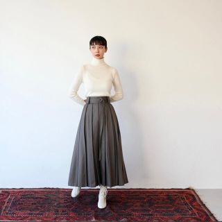 ヤエカ(YAECA)の【新品】foufou スーパータックロングスカート ダークグレー(ロングスカート)