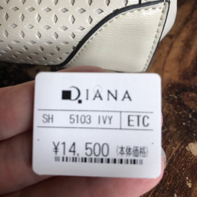 DIANA(ダイアナ)の☆DIANA  ゴウヒスムース　アイボリートートバッグ☆ レディースのバッグ(トートバッグ)の商品写真