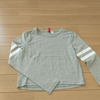 エイチアンドエム(H&M)のショート丈トップス(カットソー(長袖/七分))