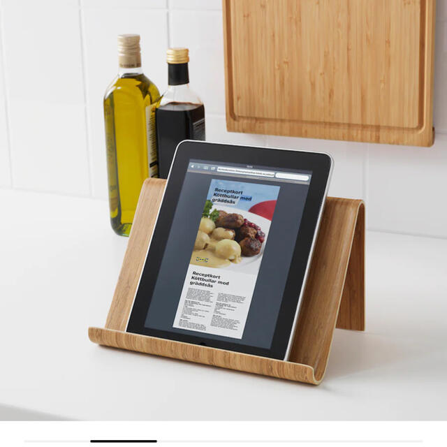 IKEA(イケア)のイケア　ikea　VIVALLA　竹製タブレットスタンド 新品未使用 スマホ/家電/カメラのPC/タブレット(PC周辺機器)の商品写真