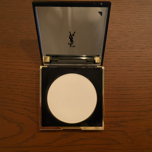 Yves Saint Laurent Beaute(イヴサンローランボーテ)のイブ・サンローランアンクル ド ポー オール アワーズ セッティングパウダー コスメ/美容のベースメイク/化粧品(フェイスパウダー)の商品写真