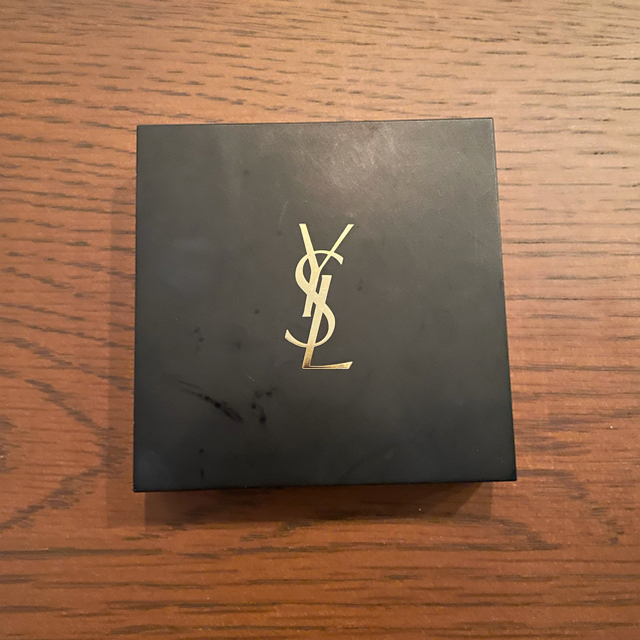 Yves Saint Laurent Beaute(イヴサンローランボーテ)のイブ・サンローランアンクル ド ポー オール アワーズ セッティングパウダー コスメ/美容のベースメイク/化粧品(フェイスパウダー)の商品写真