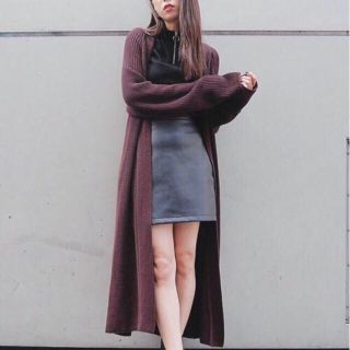 エモダ(EMODA)のCURVE BODY KNIT カーディガン(カーディガン)