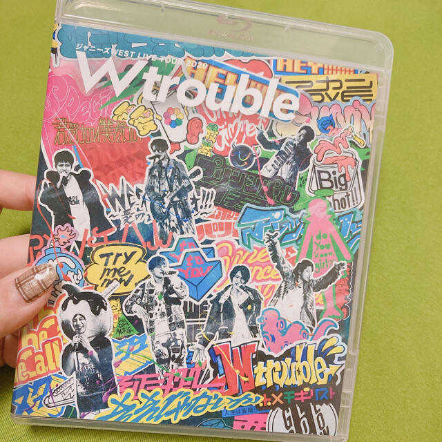 ジャニーズWEST(ジャニーズウエスト)のジャニーズWEST　LIVE　TOUR　2020　W　trouble Blu-r エンタメ/ホビーのDVD/ブルーレイ(ミュージック)の商品写真
