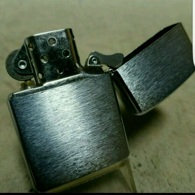 ZIPPO(ジッポー)の❤新品箱無し❤03A'Zippoフラワークロス❤サテーナ❤送料無料❤ メンズのファッション小物(タバコグッズ)の商品写真