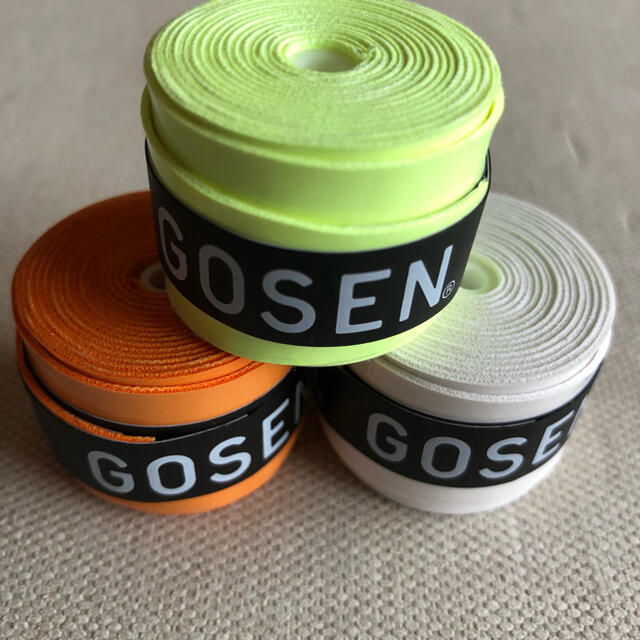 GOSEN(ゴーセン)のGOSENグリップテープ3個 フラッシュイエロー白オレンジ スポーツ/アウトドアのスポーツ/アウトドア その他(バドミントン)の商品写真