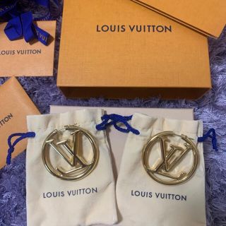 ルイヴィトン(LOUIS VUITTON)の[超美品・値下げ]ルイ・ヴィトン 20AWブックルドレイユ・フープ ルイーズ(ピアス)