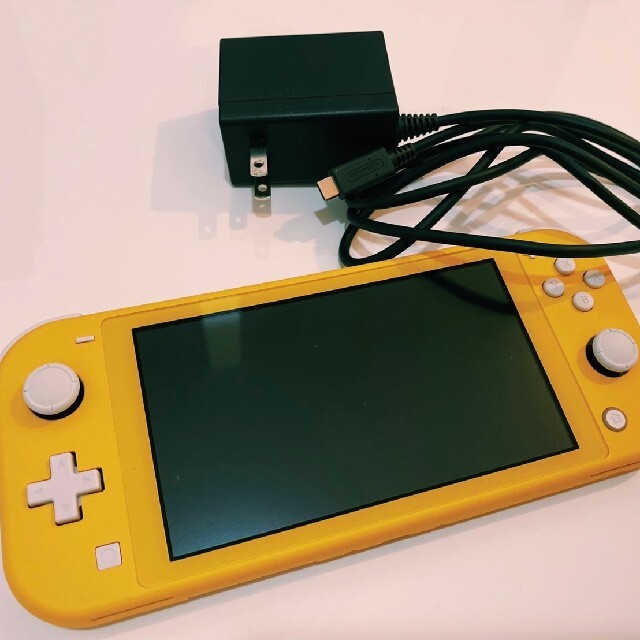 Nintendo Switch  lite イエロー エンタメ/ホビーのゲームソフト/ゲーム機本体(家庭用ゲーム機本体)の商品写真