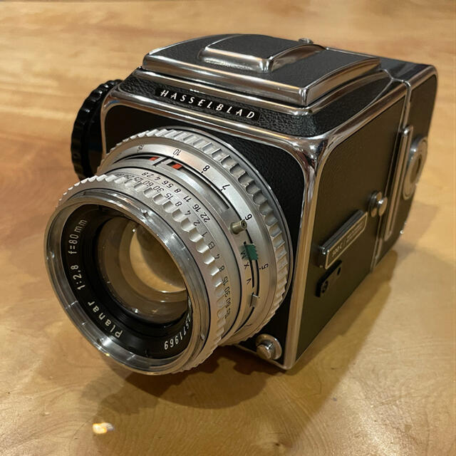 ハッセルブラッド500C 白鏡胴6枚玉 スマホ/家電/カメラのカメラ(フィルムカメラ)の商品写真