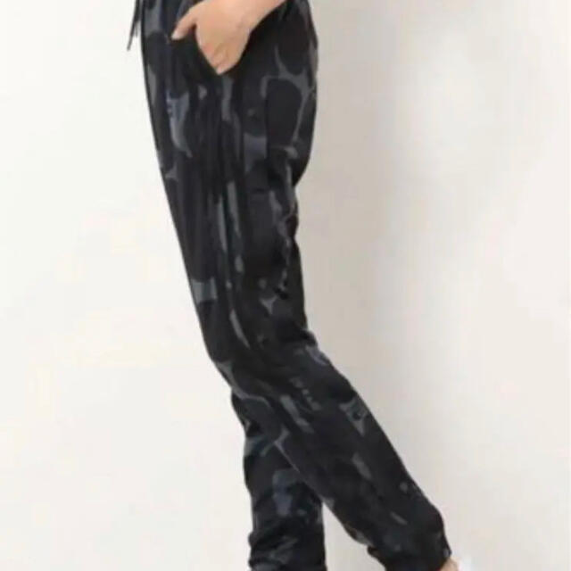 marimekko(マリメッコ)の新品未使用 アディダス マリメッコ コラボ ジャージ 下 パンツ Mサイズ メンズのパンツ(その他)の商品写真