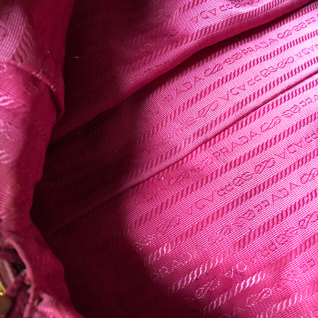 PRADA(プラダ)の期間限定　美品　プラダ　ショルダーバック　ピンク レディースのバッグ(ショルダーバッグ)の商品写真