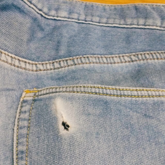 GU(ジーユー)のo0138【GU】柔らかストレートデニムパンツ（L）ブルー メンズのパンツ(デニム/ジーンズ)の商品写真