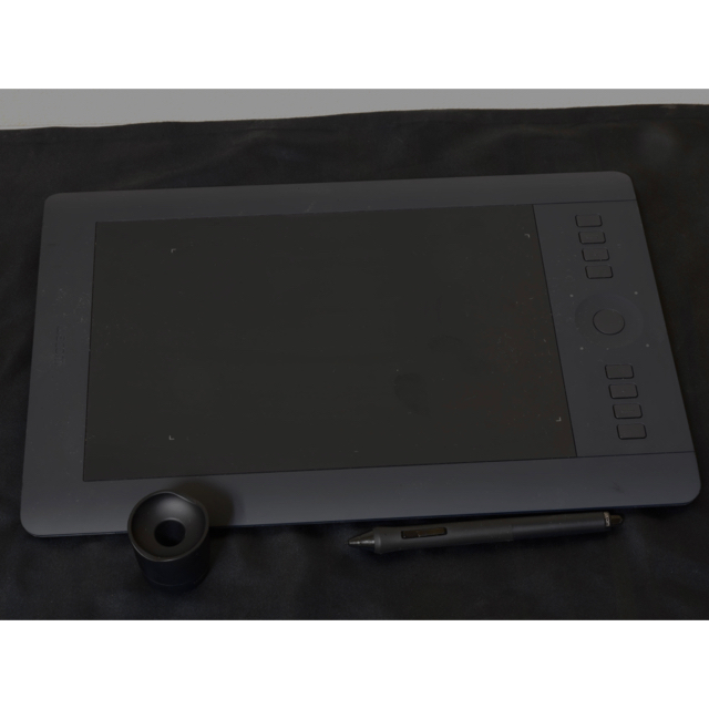 Wacom(ワコム)のワコム Wacom Intuos Pro Medium ペンタブ PTH-651 スマホ/家電/カメラのPC/タブレット(タブレット)の商品写真